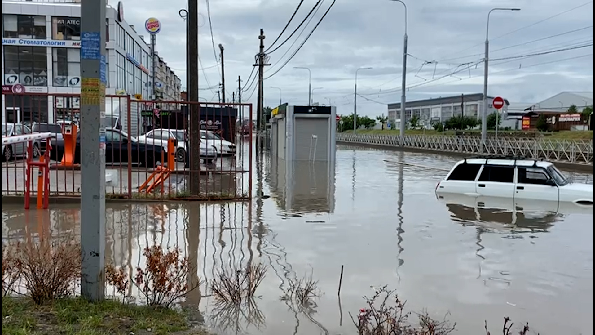 Улица московская краснодар. Краснодар подтопление. Подтопление на Московской. Сочи подтопило. Краснодар топит.