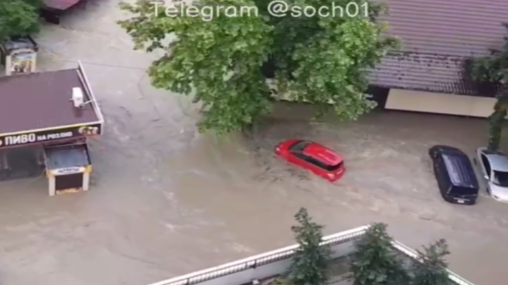 Наводнение в сочи июль 2022. Наводнение в сочи сейчас. Сочи стихия 2024. Сочи стихия 2024. Смерч в лазаревском 2022.