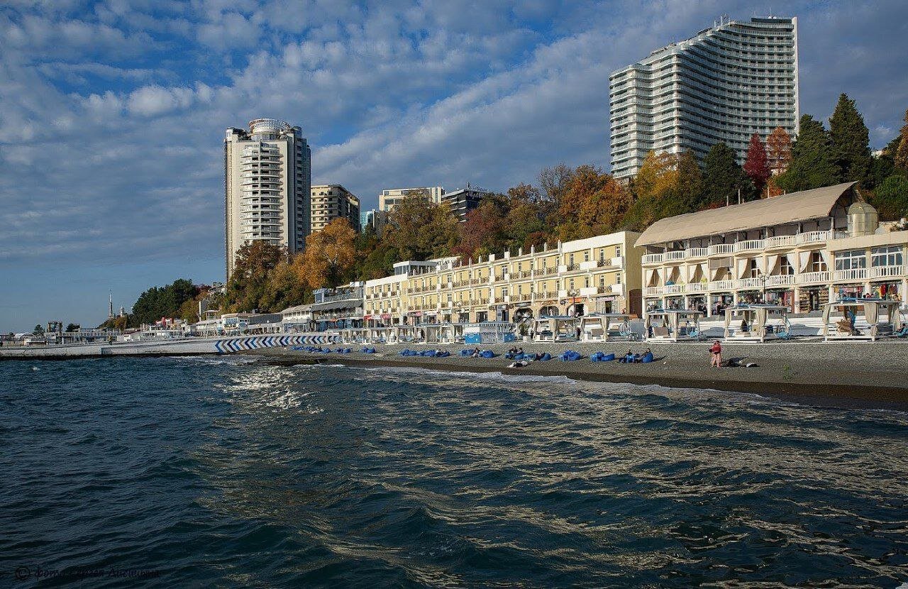 Приморская центральный сочи. Приморская набережная Сочи. Центральная набережная Сочи. Сочи Центральный район набережная. Сочи центр набережная.